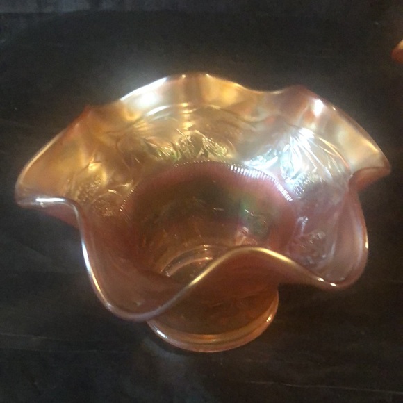 Carnival glass pair: scalloped gold orange bowls leaves & berries circa 1940 - Picture 5 of 8